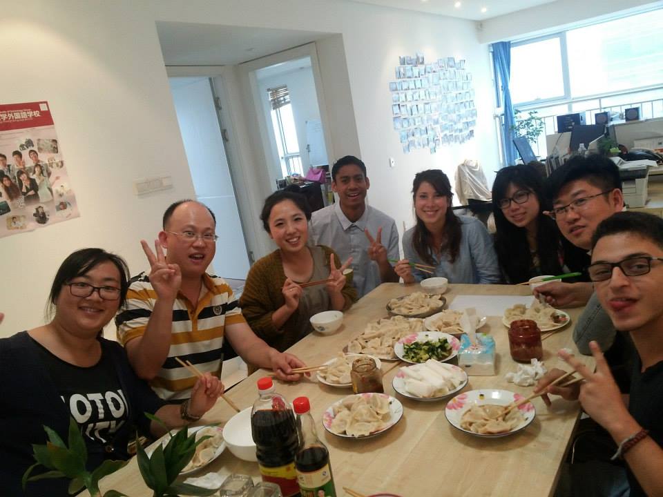 foreign students enjoy chinese meal in china